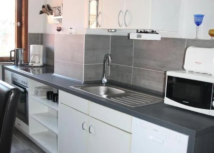 In Mit Garten By Interhome ורניגרוד