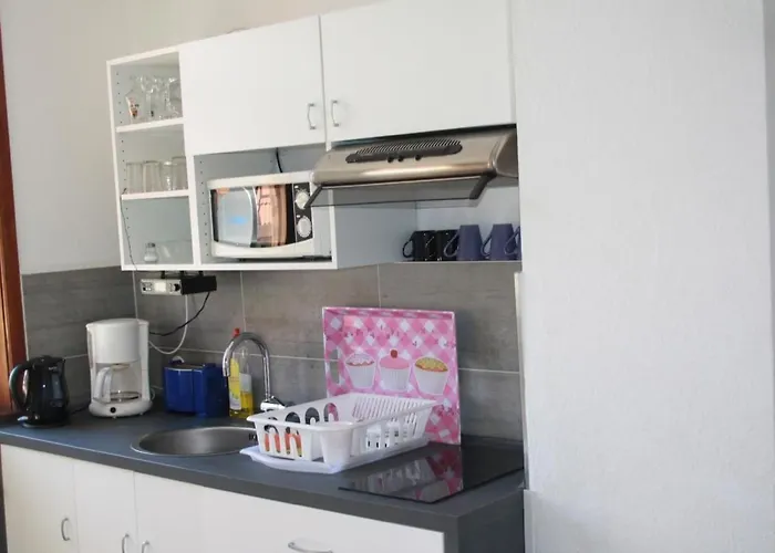 בית נופש In Mit Garten By Interhome ורניגרוד